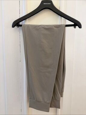 Uniqlo Men's Sweatpants Joggers in Light Taupe